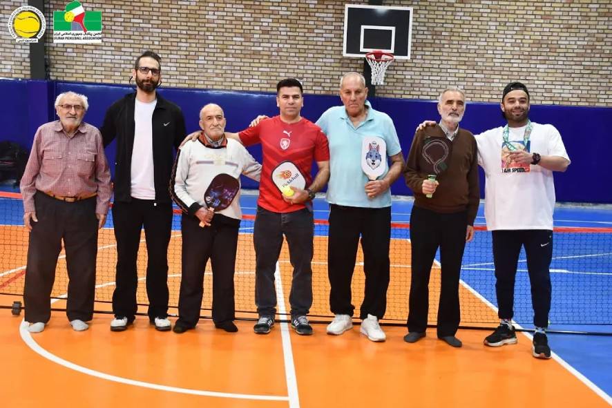 رویداد پیکلبال برای پدران آسایشگاه سالمندان کهریزک